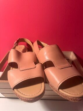 Naturalizer Tan Leather Sandals
